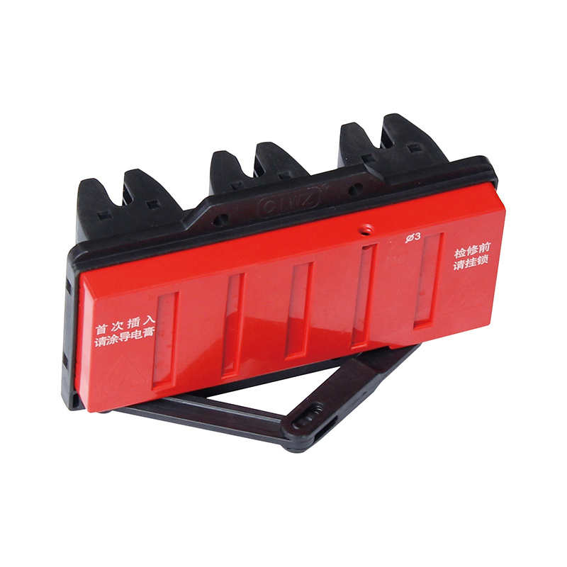 Appareillage de commutation avec porte en direct et double plug-in
